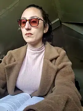 Snapshot of Afrania chatting on October 28, 2025, 4:39 pm Afrania online show from October 28, 2025, 4:39 pm