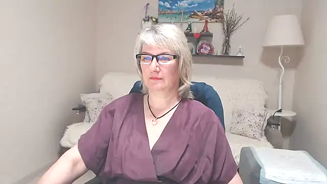 Snapshot of FleurMays chatting on June 6, 2026, 4:50 am FleurMays online show from June 6, 2026, 4:50 am