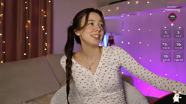 Snapshot of Goldy_Grace_ chatting on January 14, 2025, 5:56 pm Goldy Grace online show from January 14, 2025, 5:56 pm