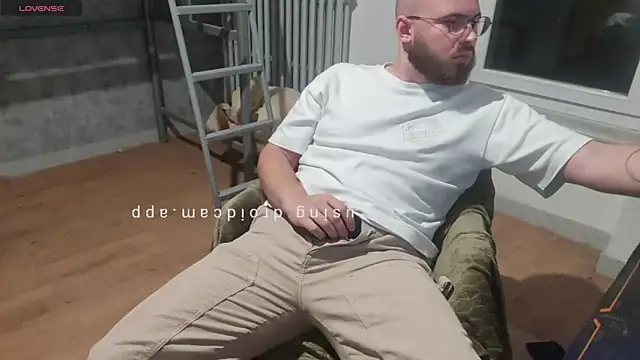 azagoul222 online show from September 28, 2025, 6:48 pm