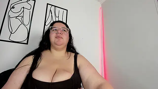 Snapshot of RubyPirsso18 chatting on October 10, 2025, 7:04 pm RubyPirsso18 online show from October 10, 2025, 7:04 pm