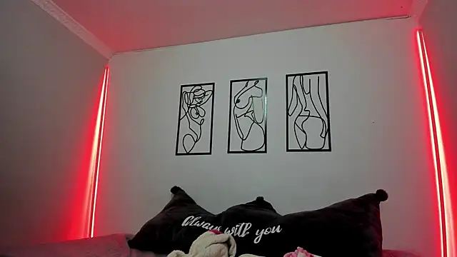 Snapshot of RubyPirsso18 chatting on October 14, 2025, 7:03 pm RubyPirsso18 online show from October 14, 2025, 7:03 pm