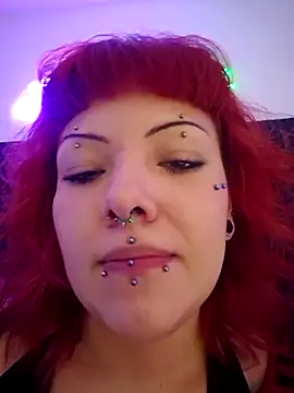 Snapshot of Sarah-Stoner chatting on June 17, 2026, 12:32 am Sarah-Stoner online show from June 17, 2026, 12:32 am
