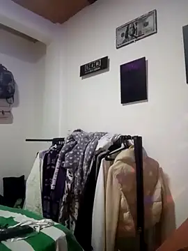 Lunita 5 online show from April 9, 2026, 8:48 pm