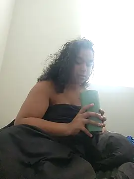 cinnaminnie online show from December 15, 2025, 9:31 pm