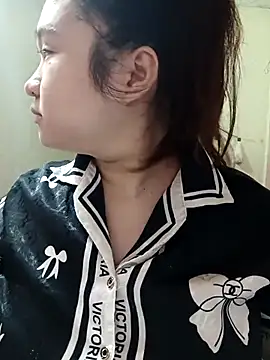 Snapshot of Thomgdee chatting on November 17, 2025, 5:33 am Thomgdee online show from November 17, 2025, 5:33 am