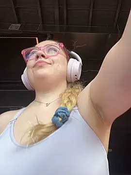 brooklynivy online show from October 10, 2025, 5:30 am