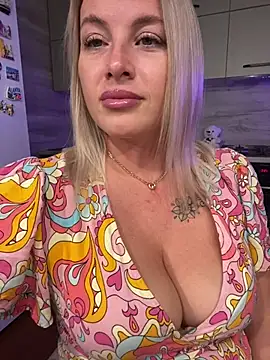 Snapshot of Cute_Hot_Alice chatting on July 15, 2026, 9:22 pm Cute Hot Alice online show from July 15, 2026, 9:22 pm