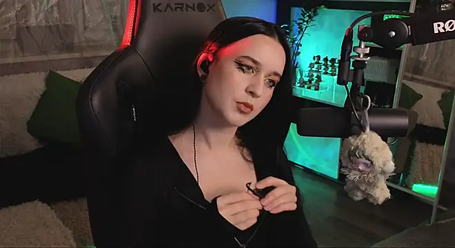 KiraLiLime online show from November 29, 2025, 6:19 pm