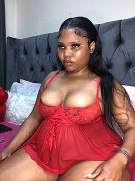 Snapshot of Anaelle24 chatting on October 9, 2025, 9:32 am Anaelle24 online show from October 9, 2025, 9:32 am