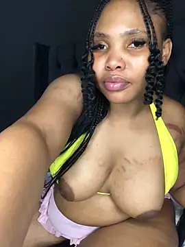 Snapshot of Anaelle24 chatting on March 4, 2025, 7:32 pm Anaelle24 online show from March 4, 2025, 7:32 pm