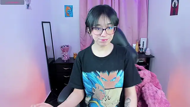 Snapshot of indra_cam chatting on March 17, 2025, 3:47 am indra cam online show from March 17, 2025, 3:47 am