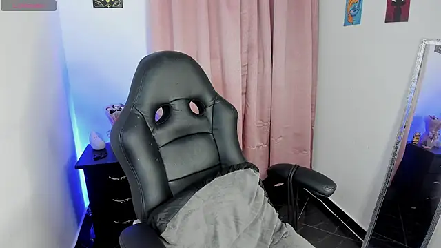 Snapshot of indra_cam chatting on November 30, 2025, 1:39 am indra cam online show from November 30, 2025, 1:39 am