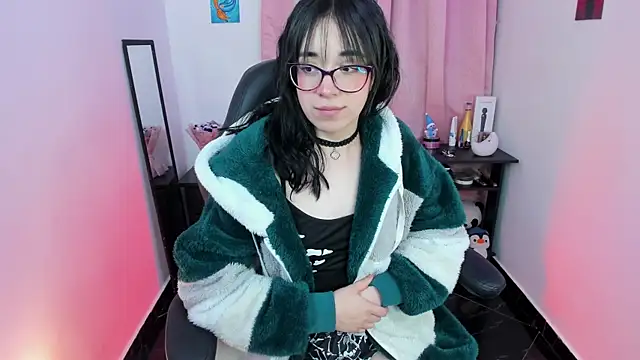 Snapshot of indra_cam chatting on March 5, 2025, 6:54 am indra cam online show from March 5, 2025, 6:54 am