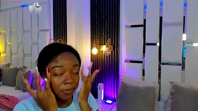 Snapshot of mia_schwarz chatting on October 29, 2025, 9:14 pm mia schwarz online show from October 29, 2025, 9:14 pm