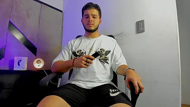 danielclarton1 online show from September 19, 2025, 1:42 am