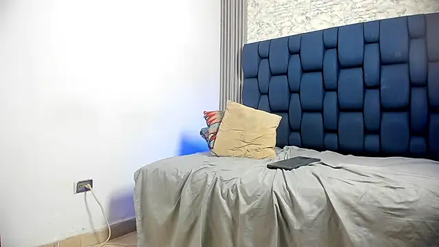 danielclarton1 online show from February 12, 2025, 1:59 pm