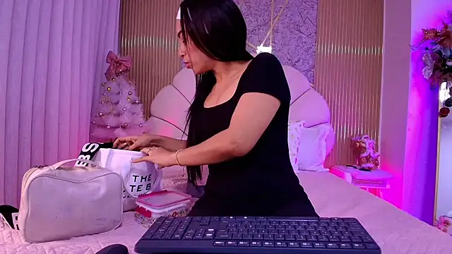 Snapshot of aisha_sh chatting on November 25, 2025, 11:54 am aisha sh online show from November 25, 2025, 11:54 am