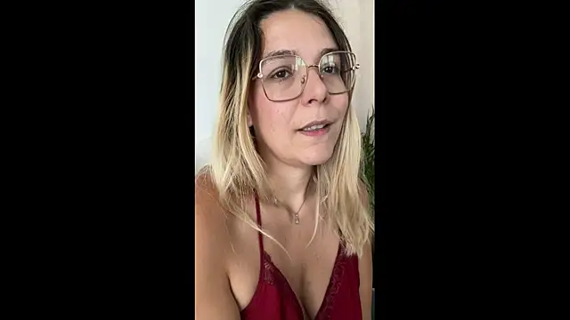 Snapshot of EmyLana chatting on June 10, 2026, 4:41 pm EmyLana online show from June 10, 2026, 4:41 pm