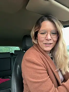 EmyLana online show from March 6, 2026, 7:36 am