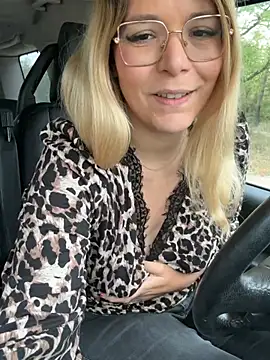 EmyLana online show from April 22, 2026, 6:53 am