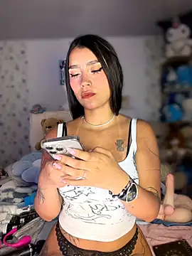 Snapshot of -Loren- chatting on July 6, 2026, 12:12 pm -Loren- online show from July 6, 2026, 12:12 pm