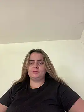 Im Amelia online show from May 3, 2026, 7:39 pm