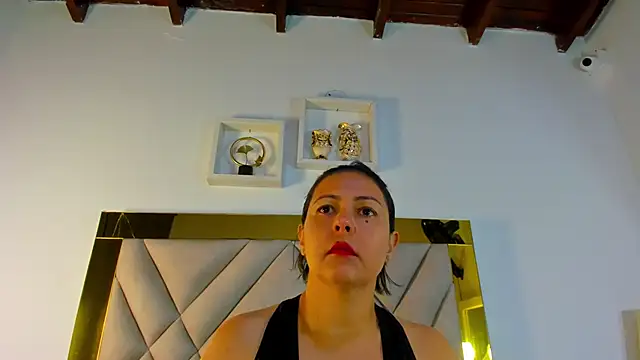 ariana-martins online show from November 27, 2025, 3:29 am