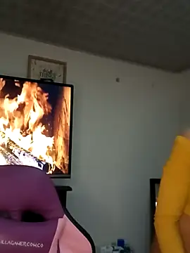 Lanna hott  online show from October 14, 2025, 7:25 pm