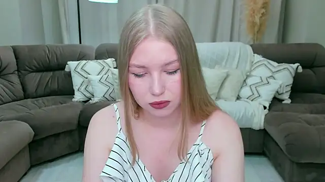 Snapshot of shy__lady chatting on April 21, 2026, 6:36 pm shy lady online show from April 21, 2026, 6:36 pm