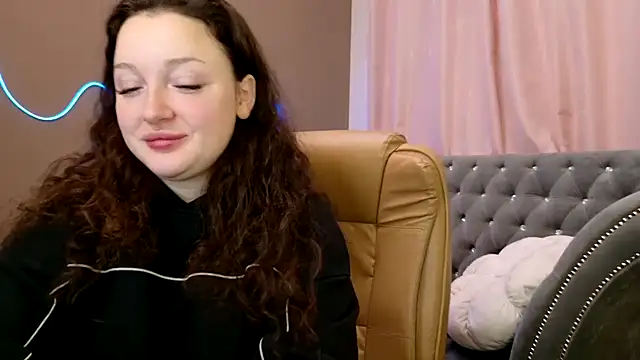 Snapshot of GloriNichols chatting on October 18, 2025, 5:09 am GloriNichols online show from October 18, 2025, 5:09 am