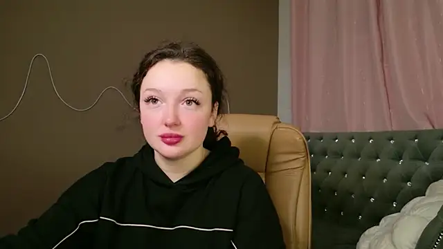 Snapshot of GloriNichols chatting on October 19, 2025, 5:10 am GloriNichols online show from October 19, 2025, 5:10 am