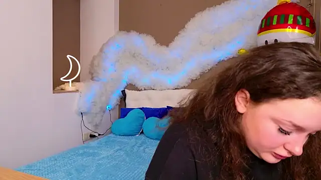 Snapshot of GloriNichols chatting on December 4, 2025, 6:12 am GloriNichols online show from December 4, 2025, 6:12 am