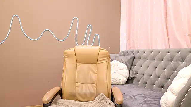 Snapshot of GloriNichols chatting on October 15, 2025, 11:40 am GloriNichols online show from October 15, 2025, 11:40 am