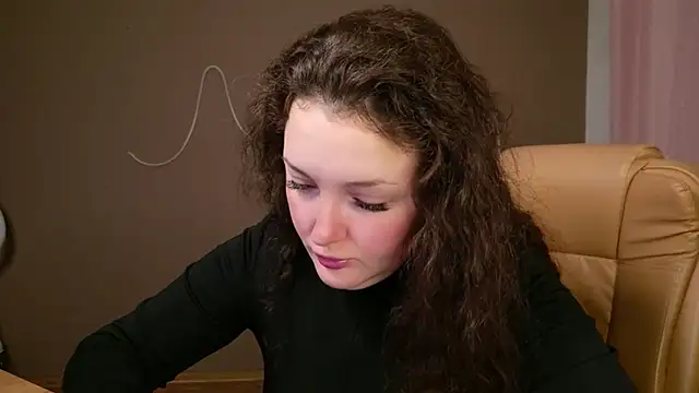 Snapshot of GloriNichols chatting on October 25, 2025, 5:06 am GloriNichols online show from October 25, 2025, 5:06 am