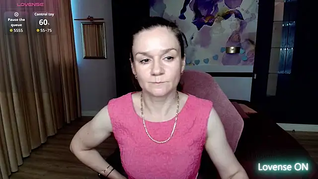 Snapshot of AriaGray chatting on June 19, 2026, 2:28 am AriaGray online show from June 19, 2026, 2:28 am