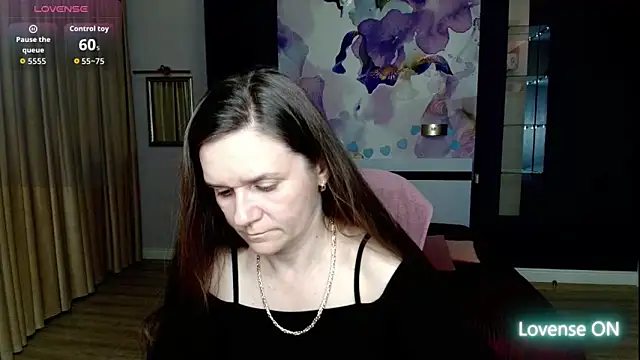 Snapshot of AriaGray chatting on May 7, 2026, 7:39 pm AriaGray online show from May 7, 2026, 7:39 pm