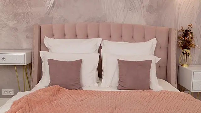 DeniseReese online show from November 16, 2025, 2:38 am