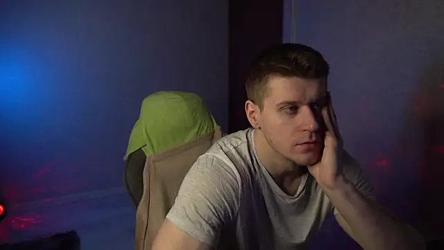 Snapshot of Bruno_Banani chatting on December 15, 2025, 8:03 pm Bruno Banani online show from December 15, 2025, 8:03 pm