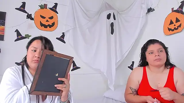 Snapshot of Karol_IsabelCouple chatting on November 2, 2025, 4:34 pm Karol IsabelCouple online show from November 2, 2025, 4:34 pm