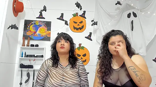 Snapshot of Karol_IsabelCouple chatting on November 1, 2025, 12:06 am Karol IsabelCouple online show from November 1, 2025, 12:06 am