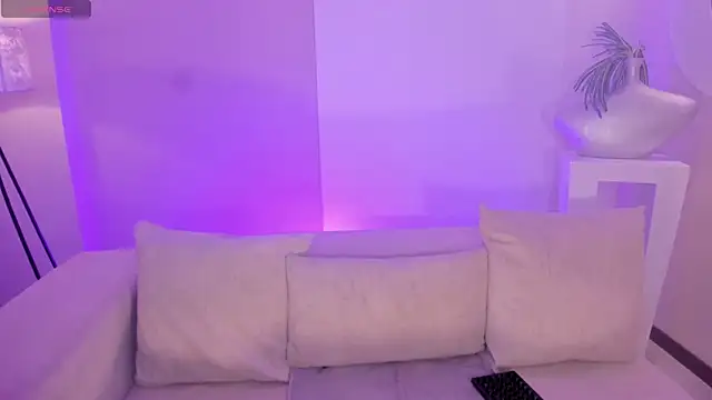 HannahJamesX online show from July 28, 2026, 1:10 pm