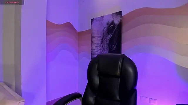 HannahJamesX online show from June 30, 2026, 1:11 pm
