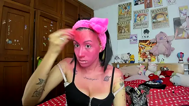 LunaDeCristall online show from October 23, 2025, 5:06 am