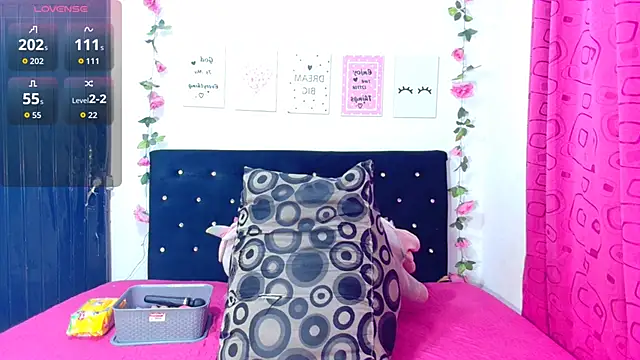 Snapshot of CiaraEbony chatting on October 23, 2025, 2:10 am CiaraEbony online show from October 23, 2025, 2:10 am