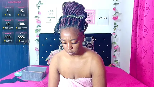 Snapshot of CiaraEbony chatting on November 18, 2025, 3:32 am CiaraEbony online show from November 18, 2025, 3:32 am