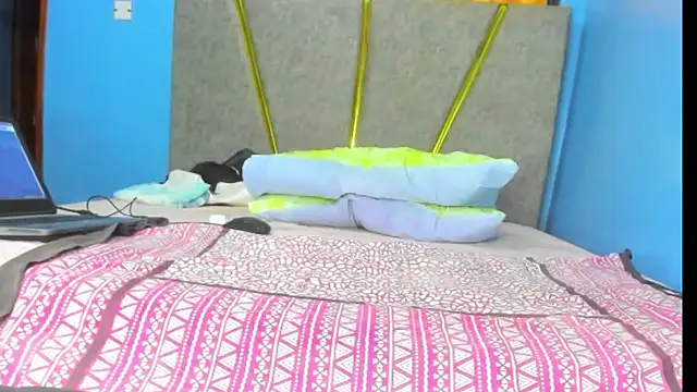 Pretty Shall online show from November 6, 2025, 12:14 am