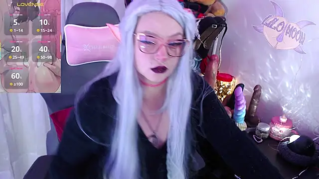 LiloMoon69 online show from October 13, 2025, 2:18 pm