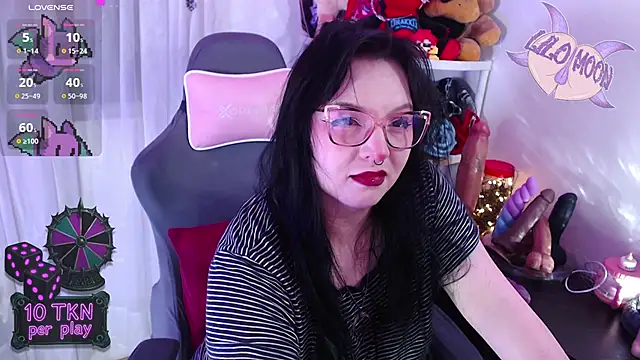 LiloMoon69 online show from November 12, 2025, 1:26 pm