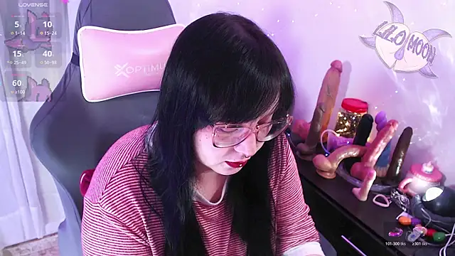 Snapshot of LiloMoon69 chatting on May 12, 2026, 4:53 am LiloMoon69 online show from May 12, 2026, 4:53 am